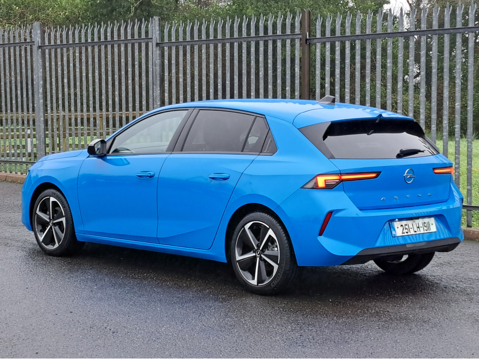 2025 Opel Astra ELEGANCE 1.2TURBO 110BHP **REVERSING CAMERA** €29,950