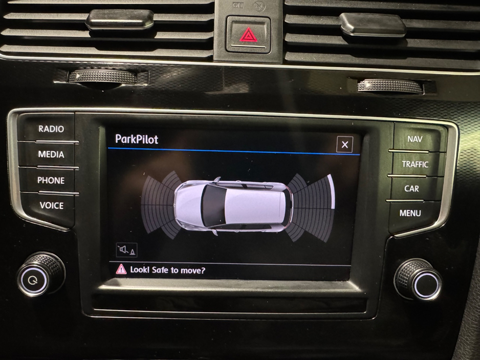 2016 Volkswagen Golf - image 19