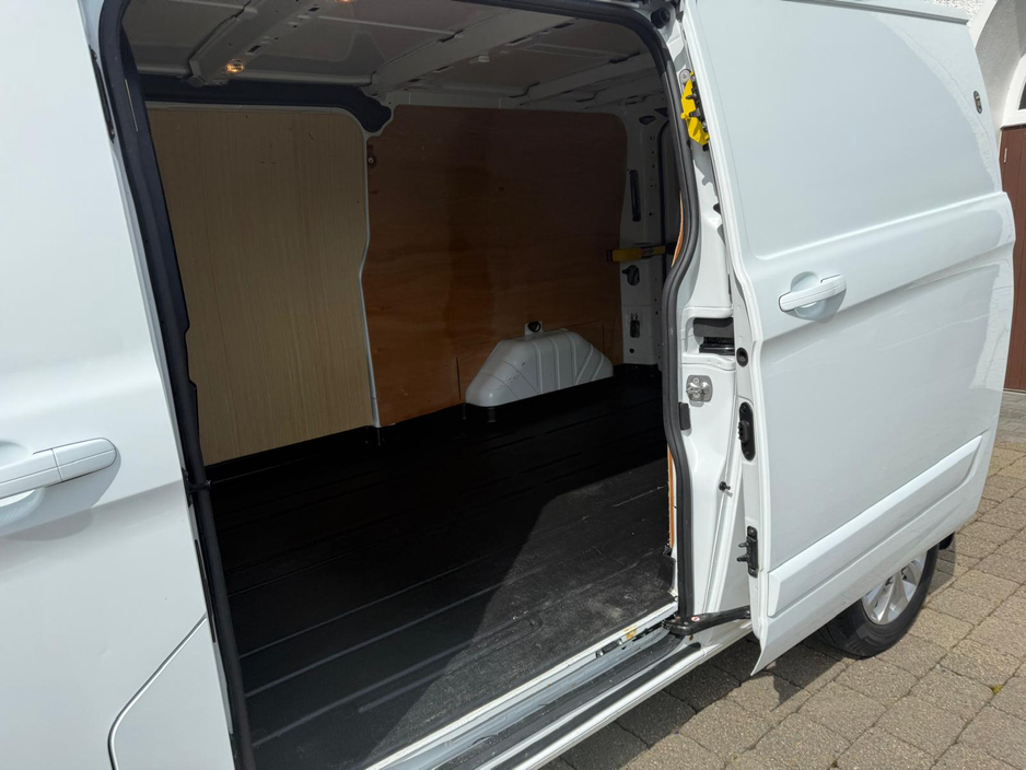 2022 Ford Transit - image 6