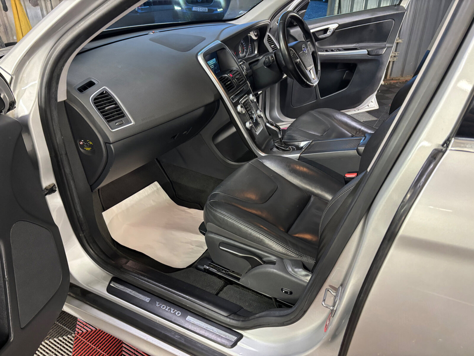 2016 Volvo XC60 - image 16