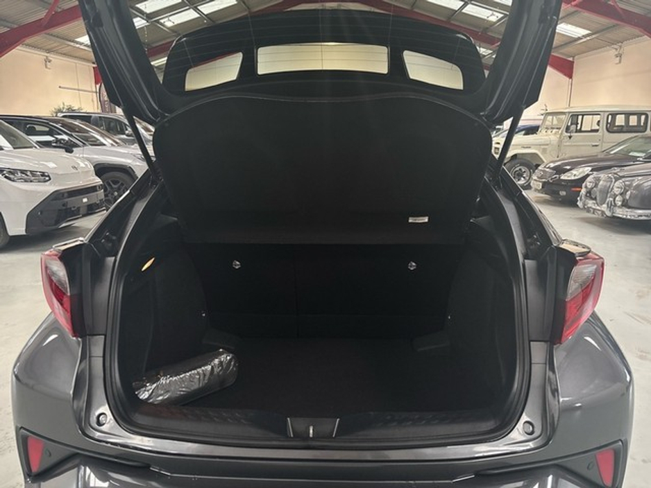 2023 Toyota C-HR - image 10