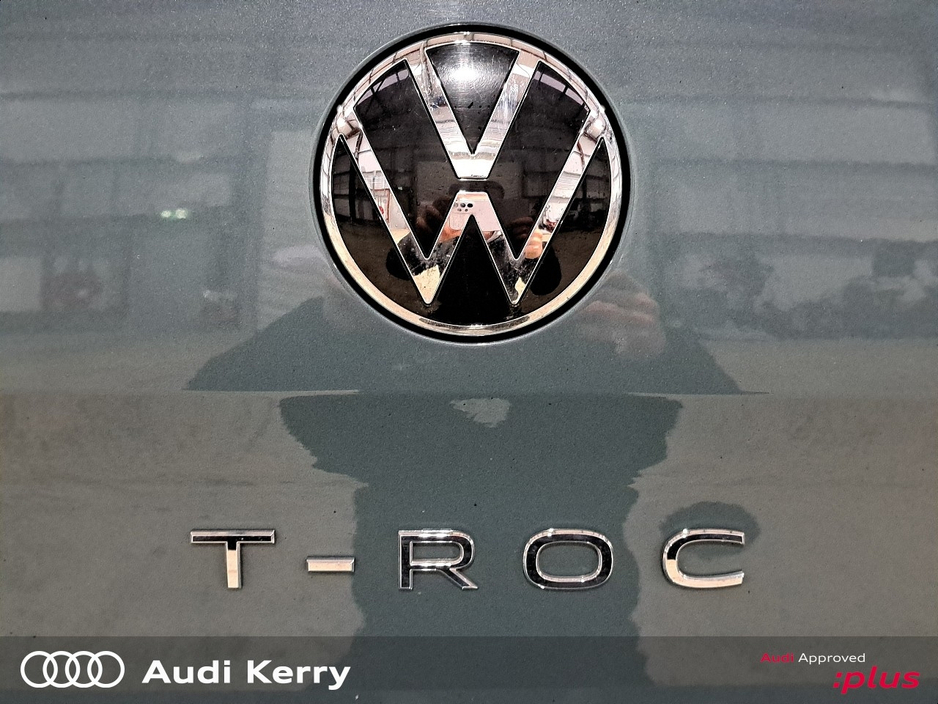 2023 Volkswagen T-Roc LIFE 2.0 TDI 116HP WITH HEATED SEATS AND REAR CAMERA €31,900