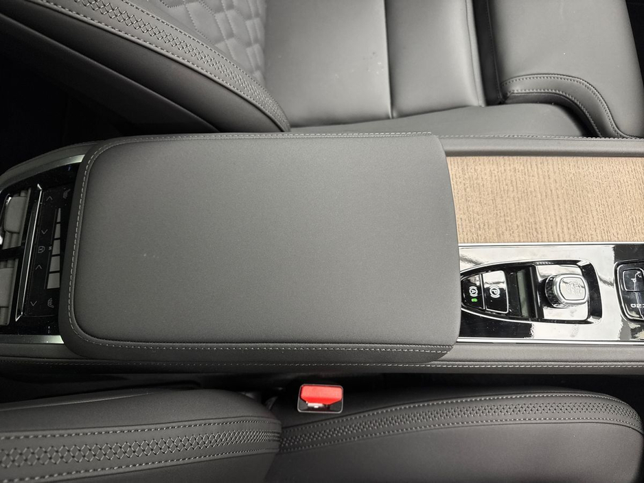 2026 Volvo XC90 - image 15