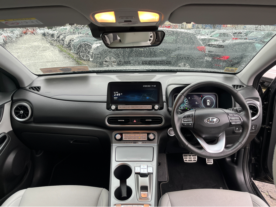2023 Hyundai Kona KAUAI PREMIUM 64KWH EV //FULL LEATHER//HEATED SEATS AND STEERING WHEEL//REVERSE CAMERA//SAT NAV//KRELL SOUND SYSTEM// €23,950