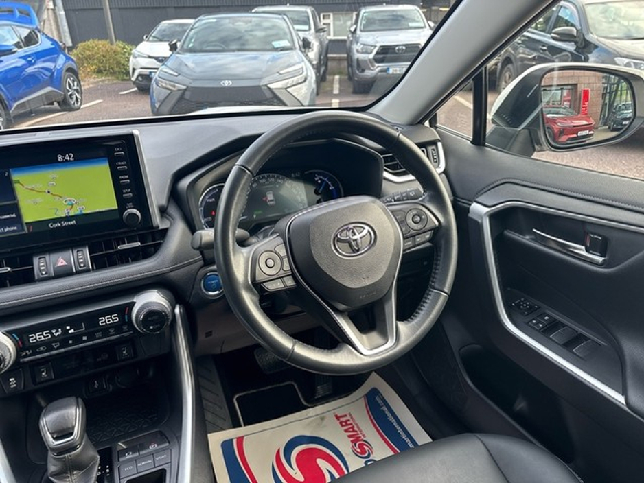 2022 Toyota Rav4 - image 9