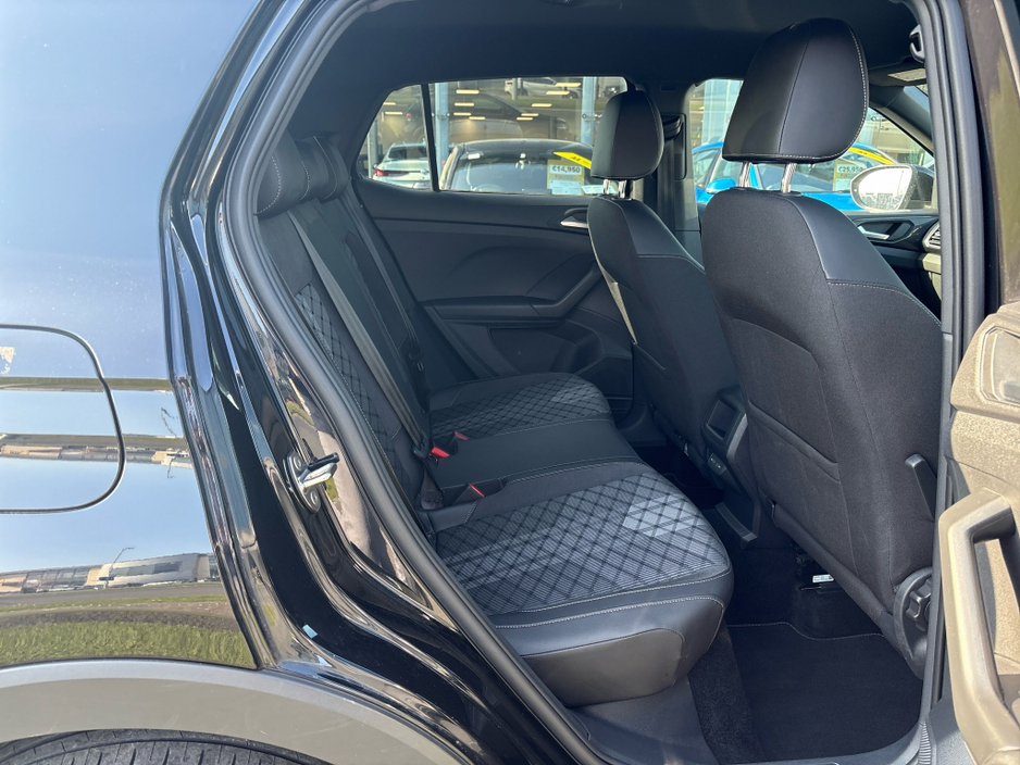 2025 Volkswagen T-Cross - image 10