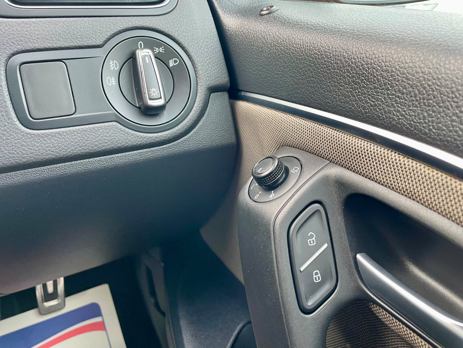 2015 Volkswagen Polo - image 32