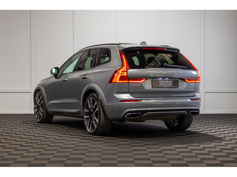 2020 Volvo XC60 - image 4