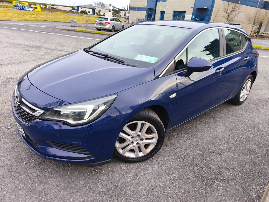 2017 Opel Astra - image 6