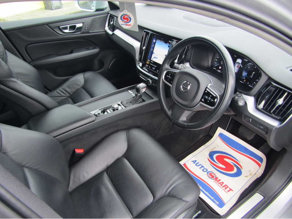 2020 Volvo V60 - image 11