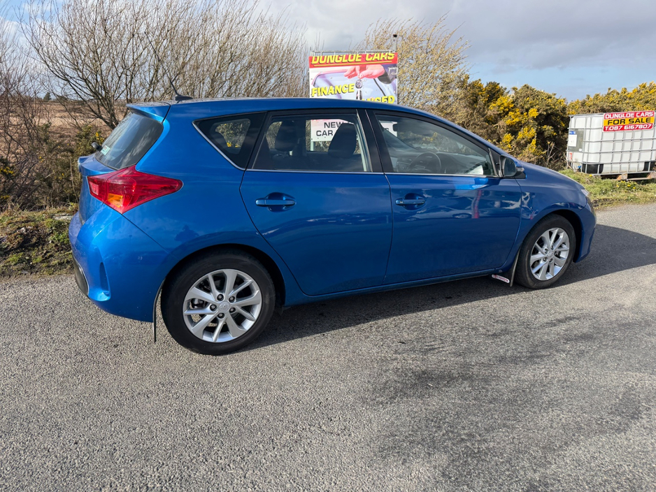 2014 Toyota Auris - image 9