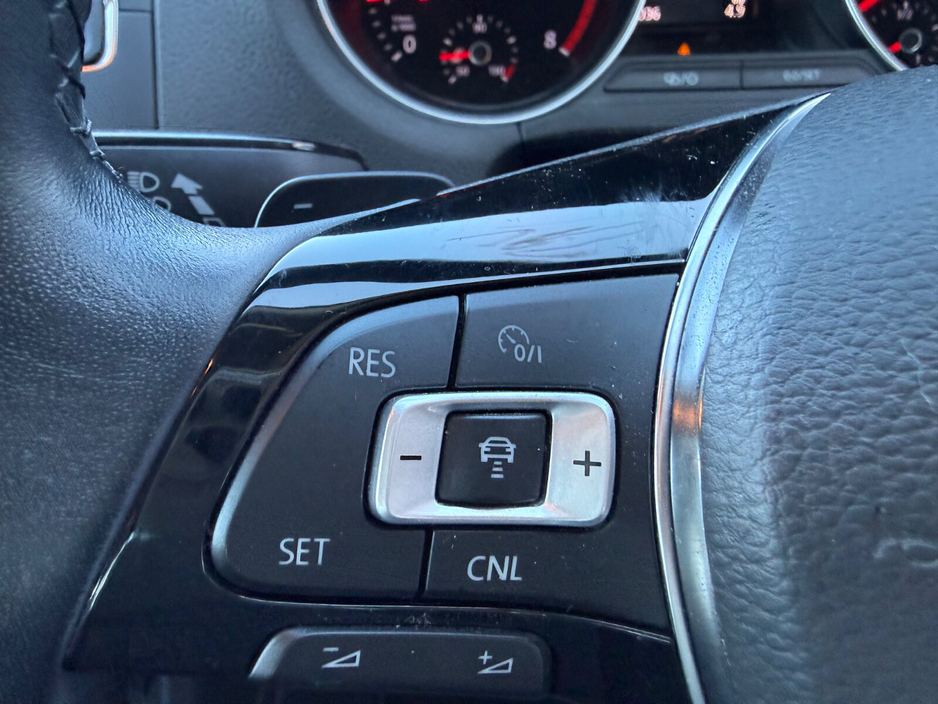 2015 Volkswagen Polo - image 16