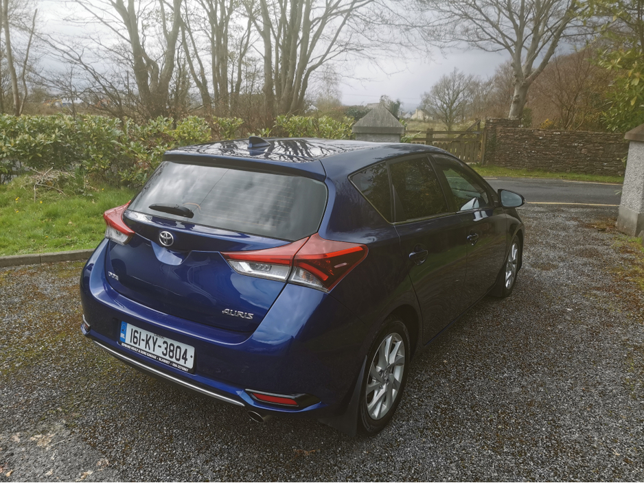 2016 Toyota Auris - image 6