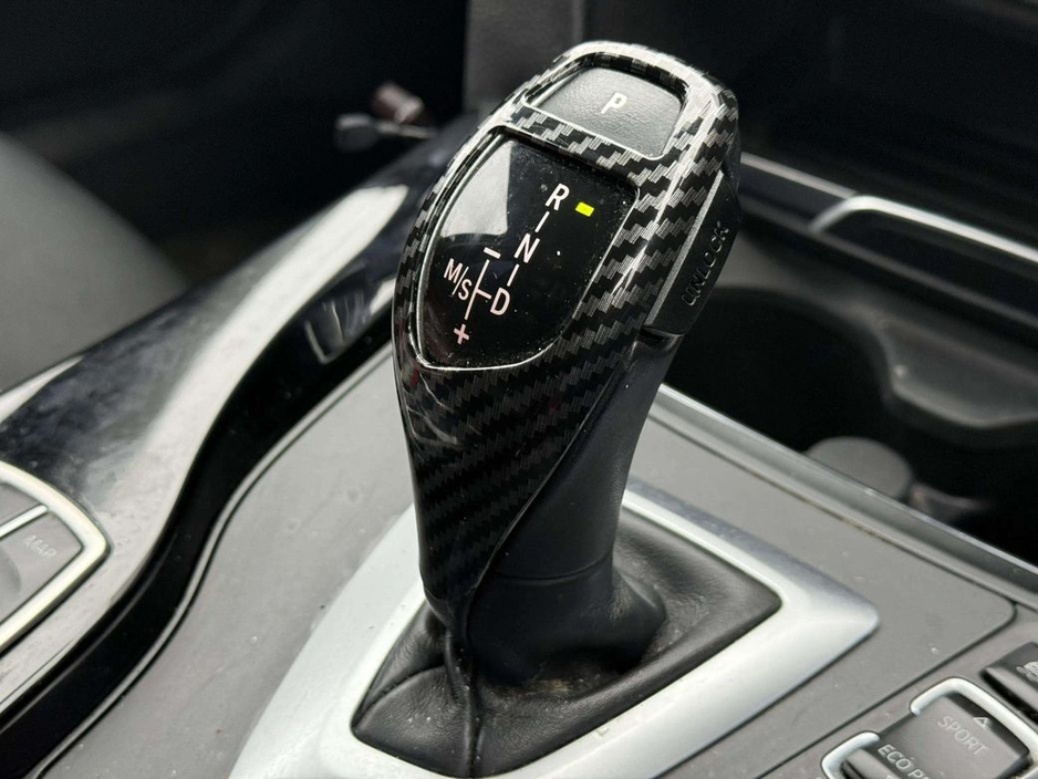 2017 BMW 3 Series - image 4