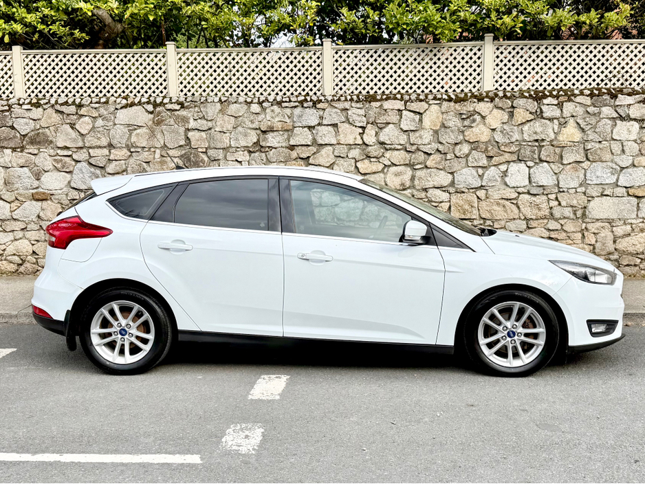 2017 Ford Focus - image 4