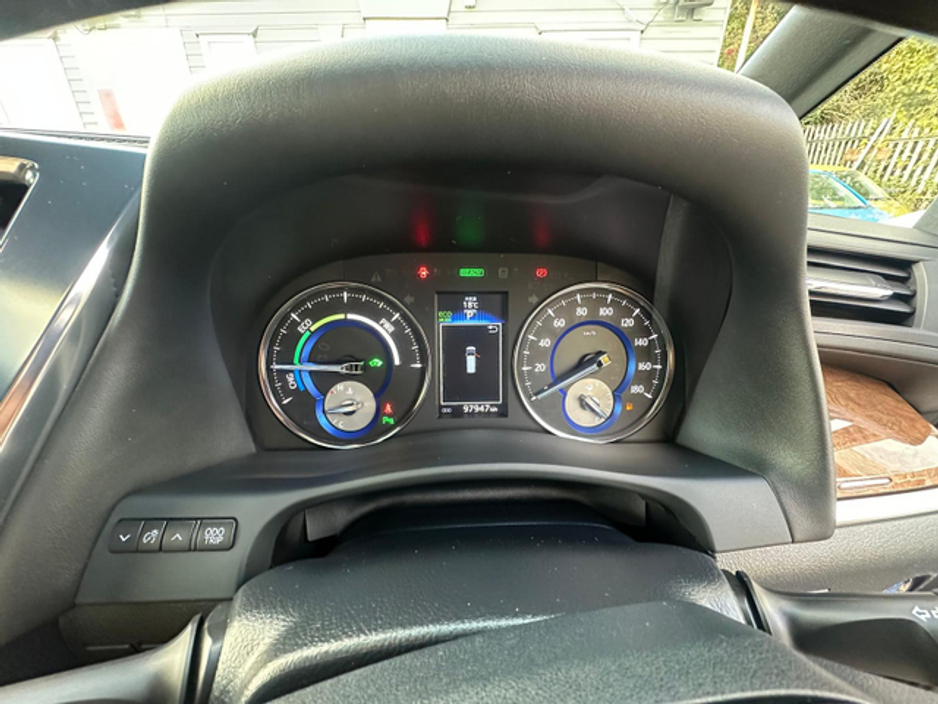 2015 Toyota Alphard Executive Lounge 2.5 Petrol Hybrid €38,995