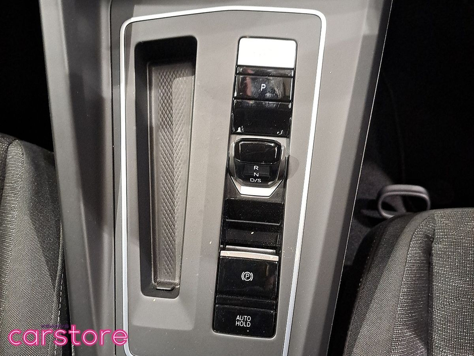 2022 Volkswagen Golf - image 15