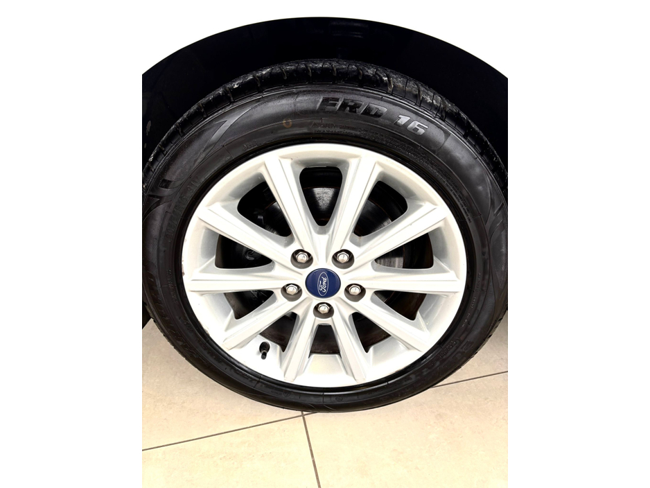 2016 Ford Focus - image 13