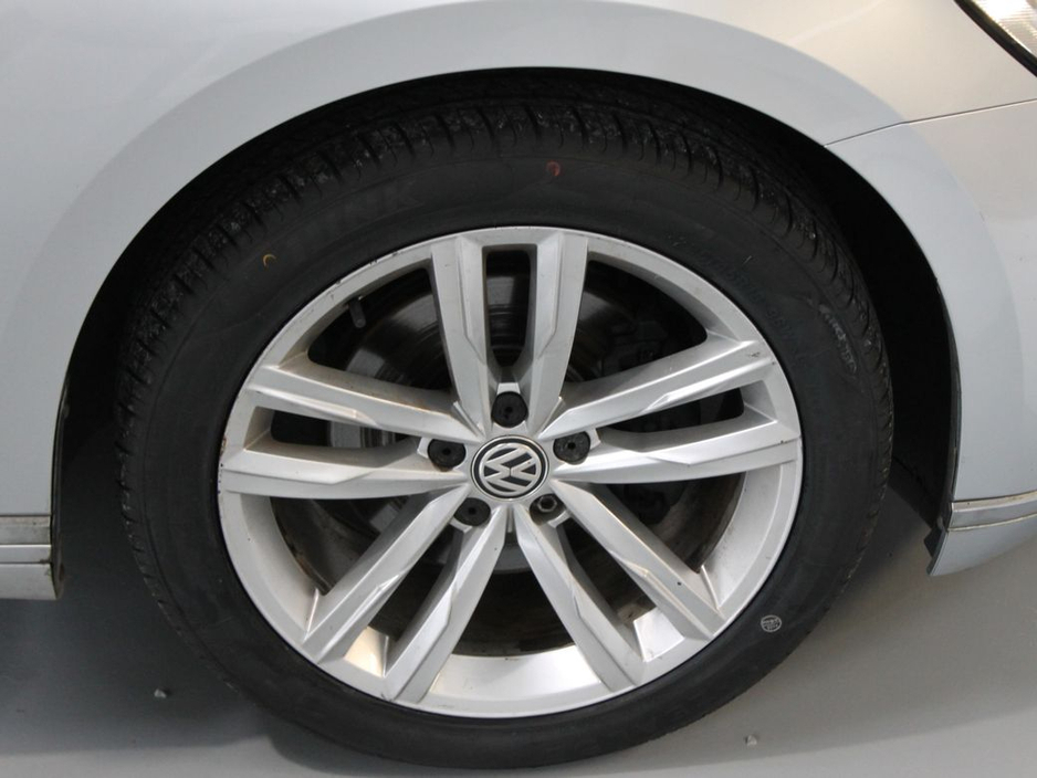 2018 Volkswagen Passat - image 27