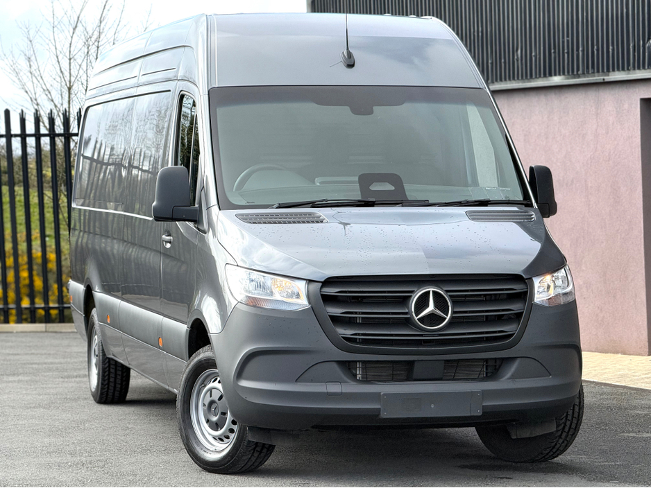 2025 Mercedes-Benz Sprinter - image 3