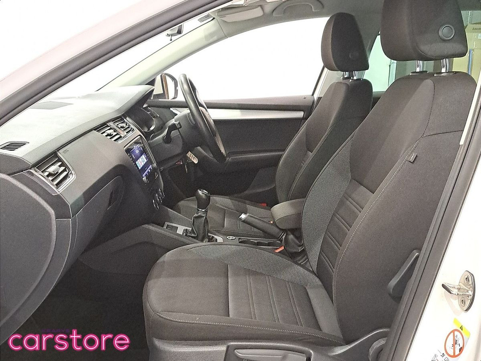2019 Skoda Octavia - image 9