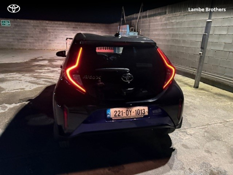 2022 Toyota Aygo - image 9