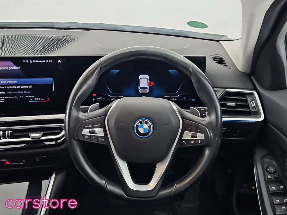 2023 BMW 3 Series - image 19