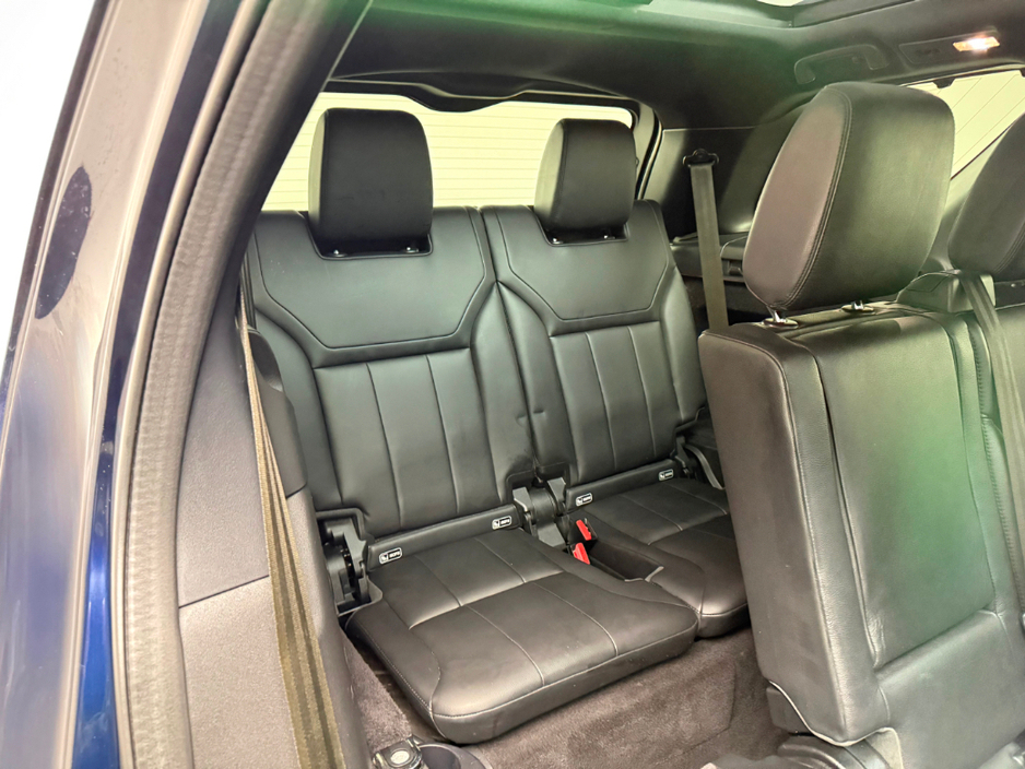 2020 Land Rover Discovery - image 13