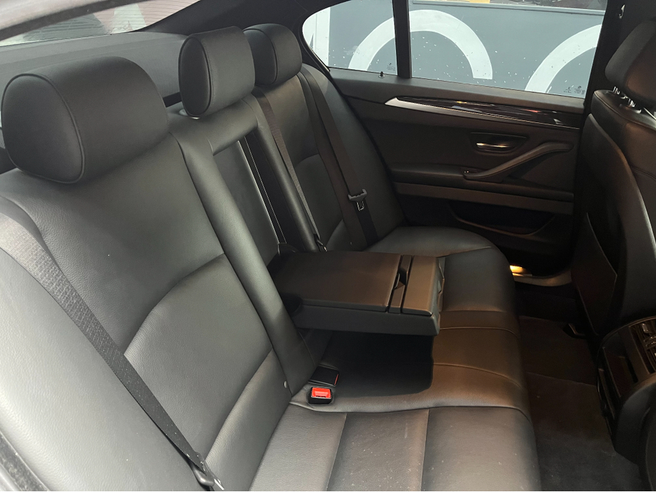 2017 BMW 5 Series - image 17