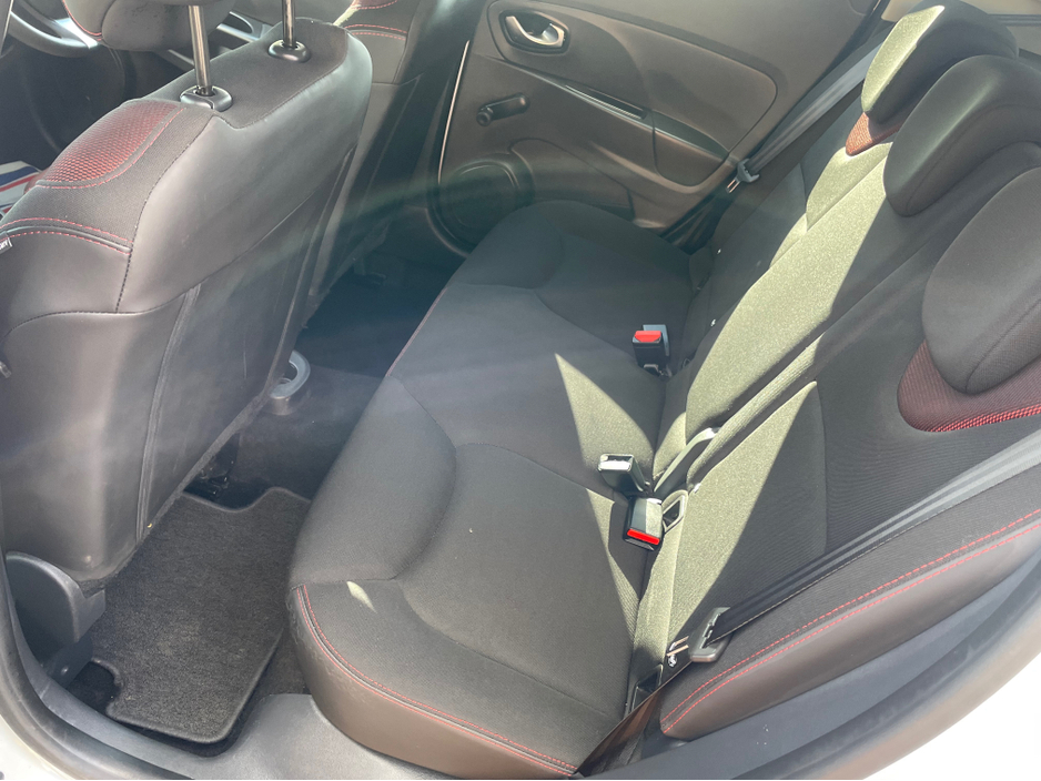 2016 Renault Clio - image 15