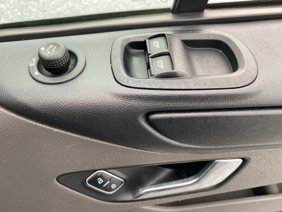 2022 Ford Transit Custom - image 14
