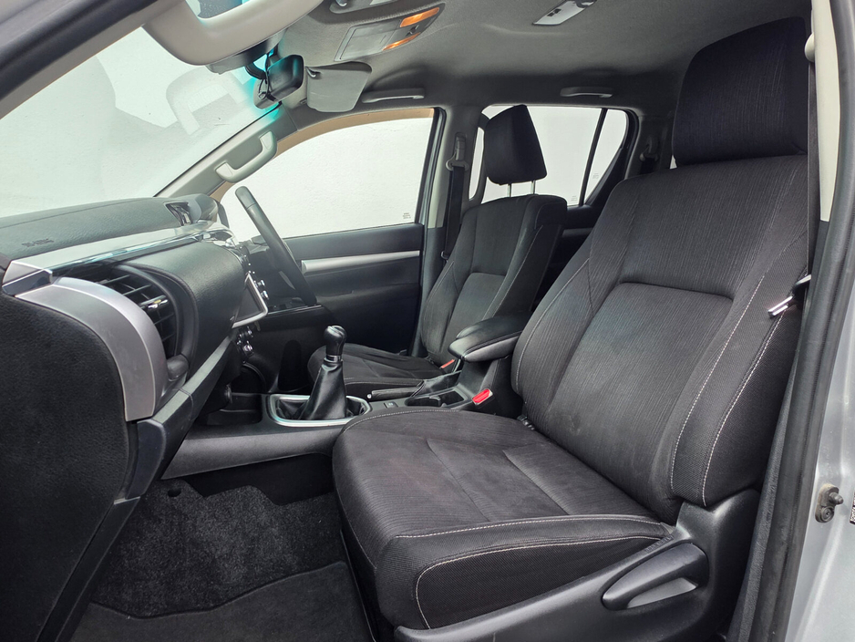 2021 Toyota Hilux - image 13
