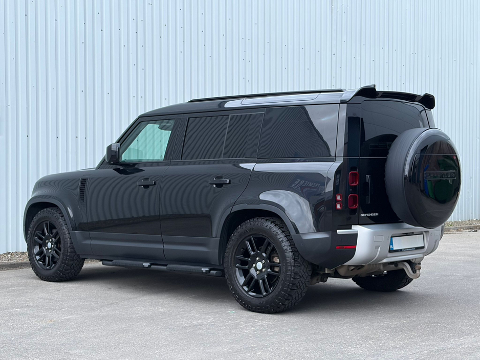 2021 Land Rover Defender - image 6