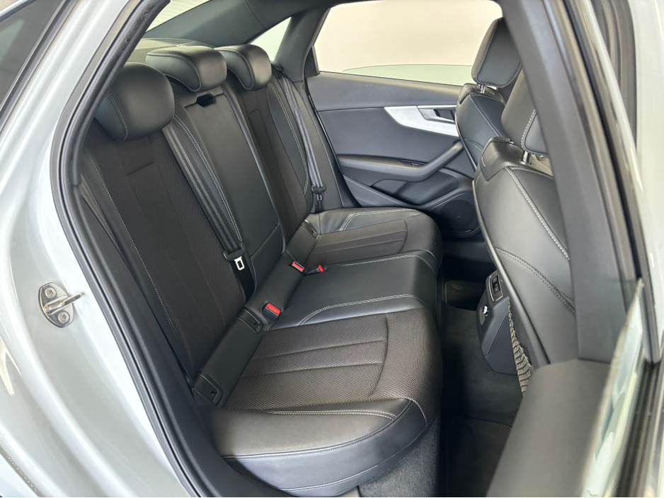 2017 Audi A4 - image 13