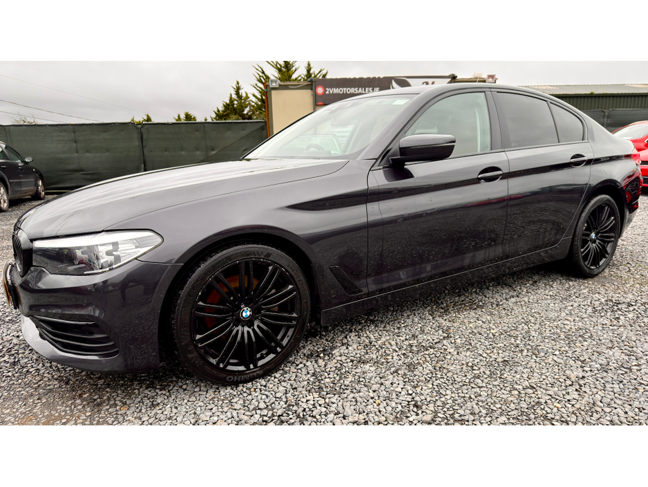 2019 BMW 5 Series - image 33