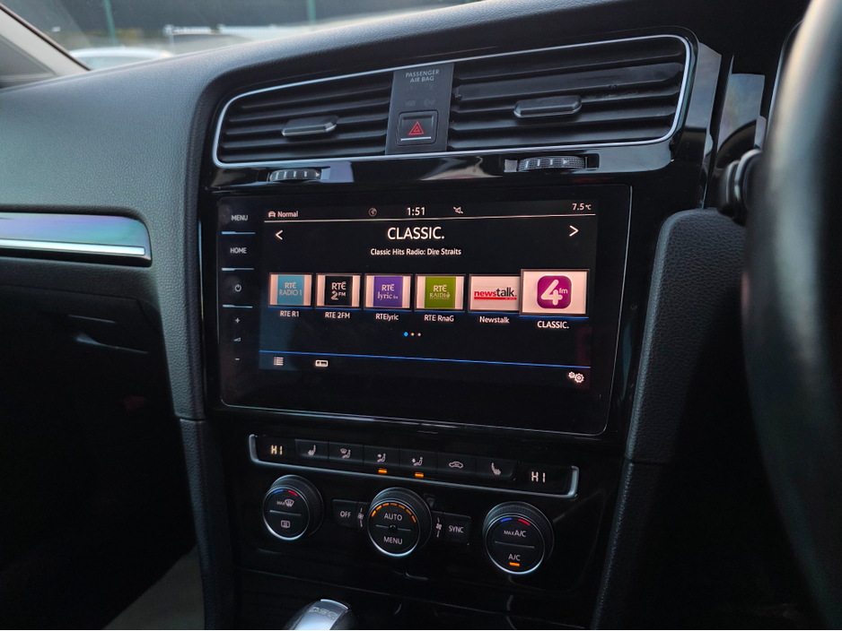 2017 Volkswagen Golf ( 172 REG LEATHER FULL LEATHER SEATS ELECTRIC MEMORY SEATS NAVI VIRTUAL CLOCKS ANDROID AUTO CARPLAY BLIND SPOT REAR TRAFFIC ASSIST ROAD SIGN RECOGNIZING LANE ASSIST LOW TAX BAND €17,500