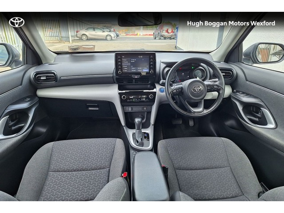 2022 Toyota Yaris Cross - image 8