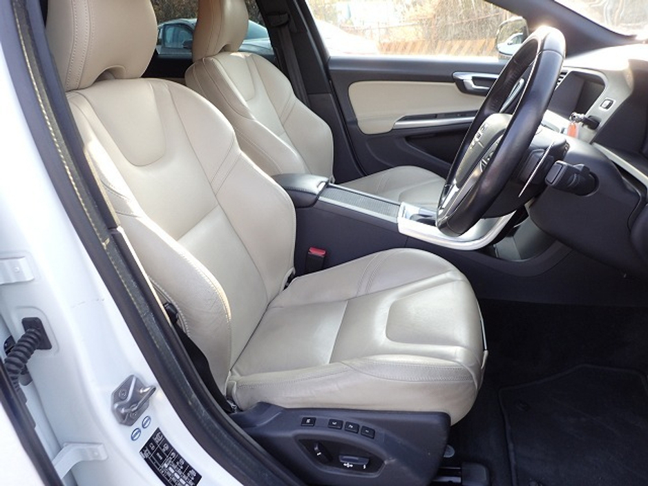 2017 Volvo S60 - image 4