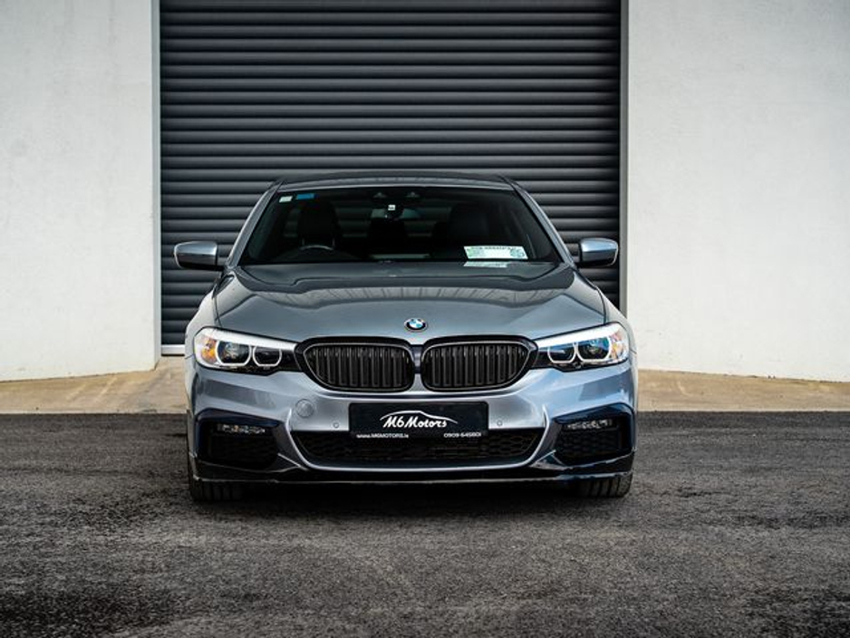 2019 BMW 5 Series - image 3