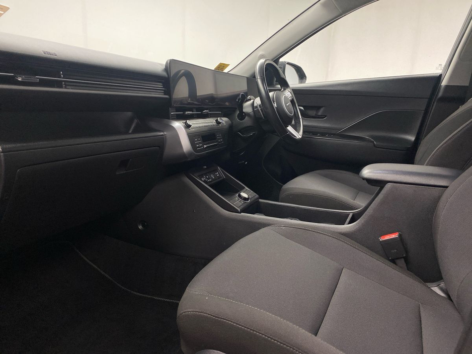 2023 Hyundai Kona - image 2