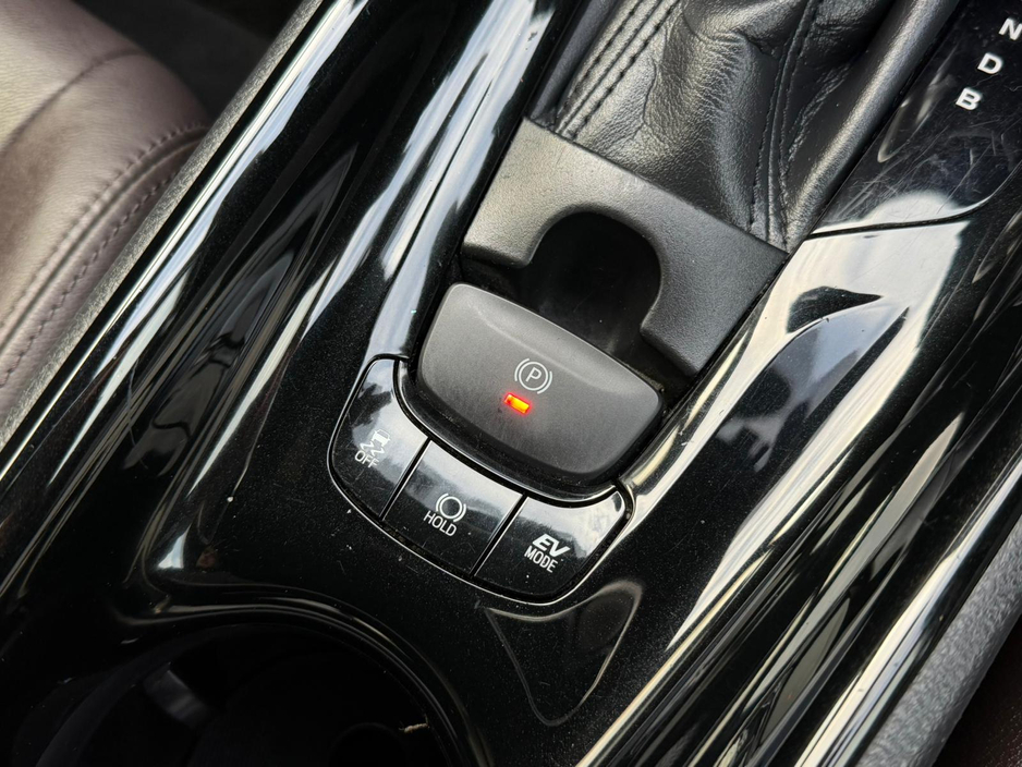 2017 Toyota C-HR (171) 1.8 HYBRID SPORT AUTO €18,950