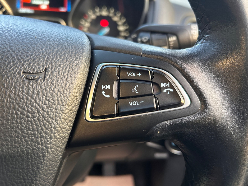 2018 Ford Focus - image 15