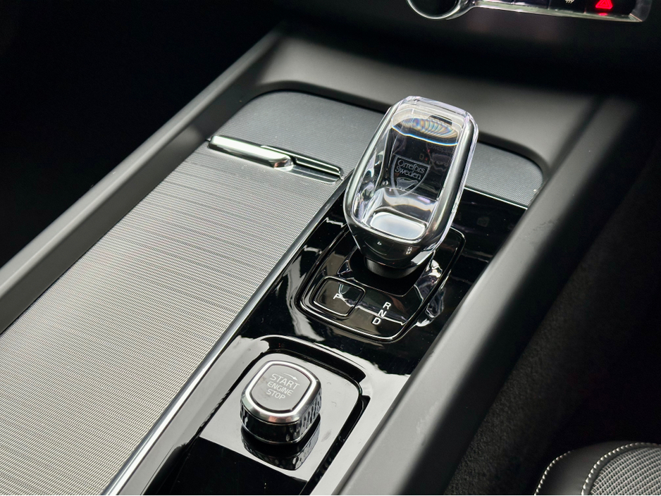 2025 Volvo XC60 T6 AWD PANORAMIC SUNROOF