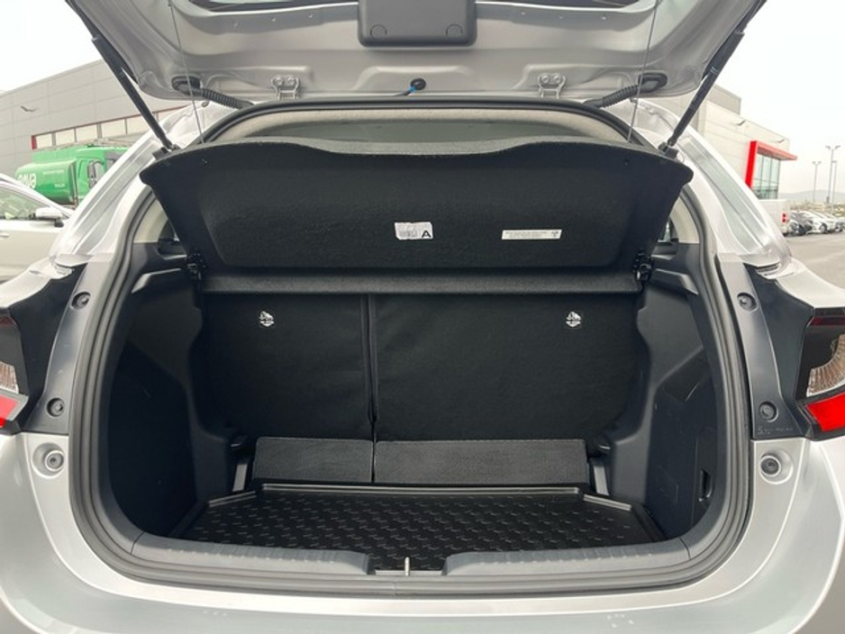 2023 Toyota Yaris 1.5 HYBRID LUNA 4DR AUTO €23,950