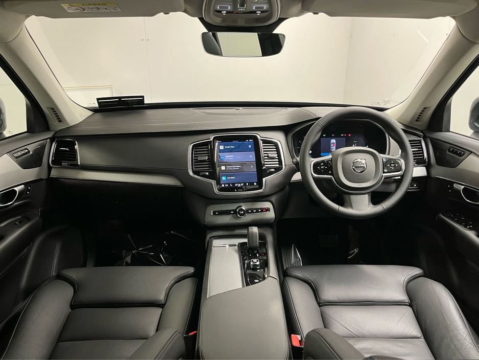 2023 Volvo XC90 - image 2