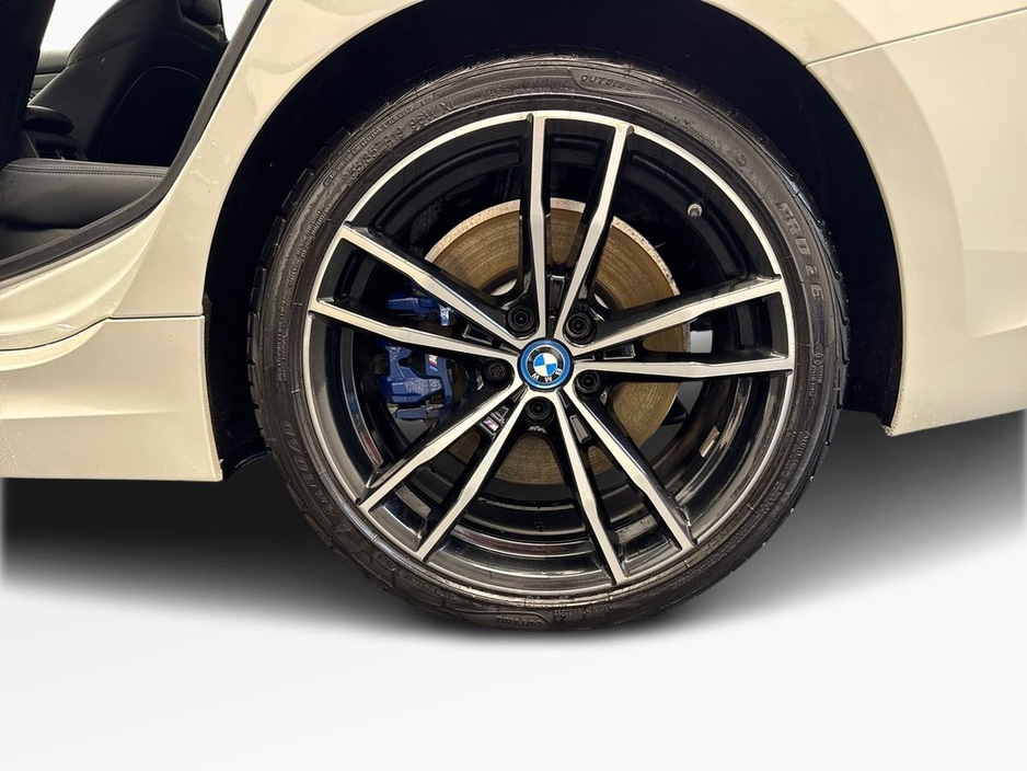 2022 BMW 3 Series - image 5