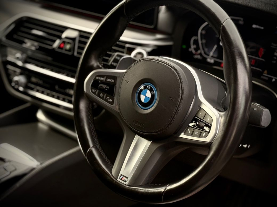 2023 BMW 5 Series - image 8