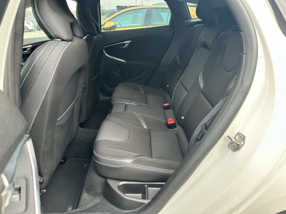 2014 Volvo V40 - image 14