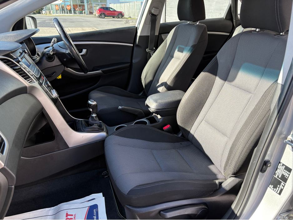 2017 Hyundai i30 - image 9