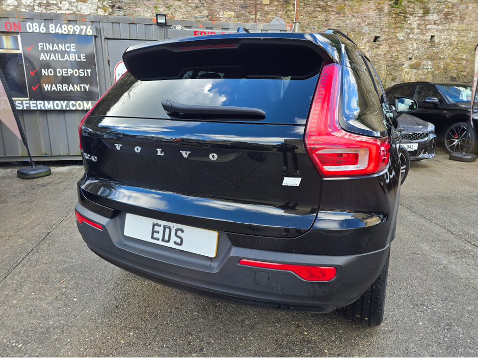 2021 Volvo XC40 - image 7